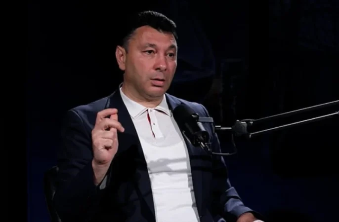 Ոնց կարելի է գնալ հանդիպել մեկի հետ, ով քո հոգևոր ծնողին՝ Վեհափառին, ավազանի անունով է դիմում. Շարմազանով