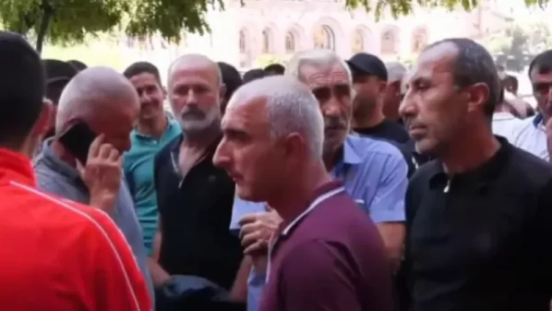 Օրական 500 կգ-ից 1 տոննա խաղող եմ կորցնում. բողոքի ակցիա կառավարության դիմաց