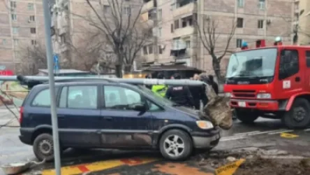 ՏԵՍԱՆՅՈՒԹ․ Խոշոր վթար Վաղարշյան փողոցում․ էլեկտրասյուն է տապալվել