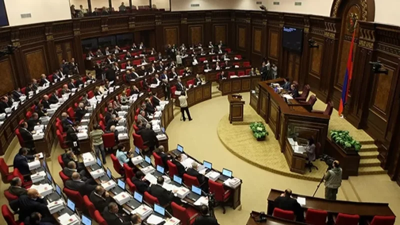 Ազգային ժողովը որոշեց զինված ուժերում ստեղծված իրավիճակը, անելիքները քննարկել փակ նիստում