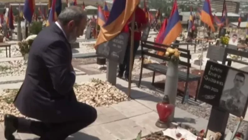 Նիկոլ Փաշինյանը վաղ առավոտյան այցելել է Եռաբլուր