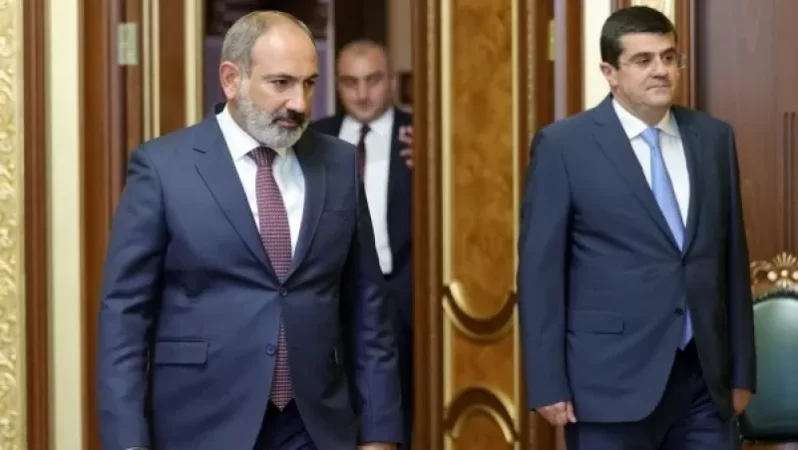 Նիկոլ Փաշինյանը հեռախոսազրույց է ունեցել Արայիկ Հարությունյանի հետ