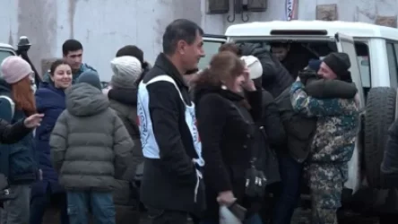 ՏԵՍԱՆՅՈՒԹ. Հուզիչ կադրեր` Արցախից. ինչպես են երկար դադարից հետո 20 քաղաքացի վերամիավորվում իրենց ընտանքիների հետ