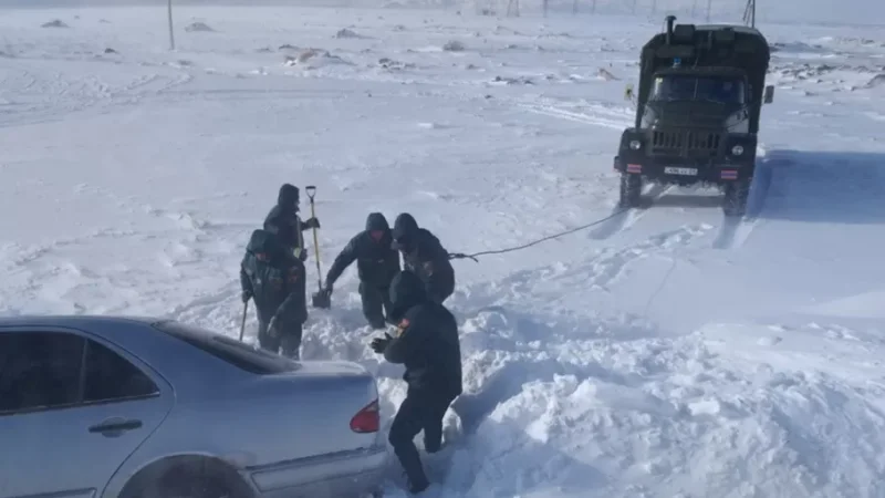 Rescue Teams Free 147 Vehicles and 279 Citizens from Blockage