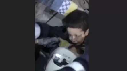 ՏԵՍԱՆՅՈՒԹ. Ինչպես է սիրիացի փոքրիկը փլատակներից դուրս բերվելուց հետո ժպտում ու խաղում փրկարարաների հետ