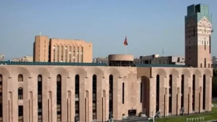 Շարունակվում է Հրաչյա Սարգսյանի յուրայինների հեռացումը քաղաքապետարանից․ «Հրապարակ»