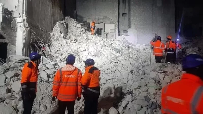 «Հայ փրկարարները 3 ողջ մարդ են դուրս բերել փլատակներից, ինչպես նաև 10–ից ավելի աճյուն».  Բագրատ Էստուկյան