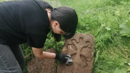 ԼՈՒՍԱՆԿԱՆԵՐ․ Լորուտում հողաշերտի տակից հայտնաբերել են խաչքարեր