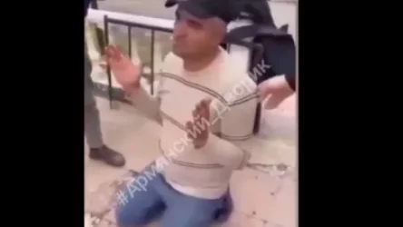 ՏԵՍԱՆՅՈՒԹ. Ադրբեջանցիները թալիշ քաղաքացուն տարել են շահիդների ծառուղի, ծնկի իջեցրել և տիպել համբուրել գերեզմանաքարերը