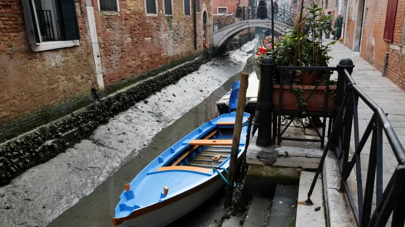Photos: Venice Canals Almost Dry Due to Water Level Drop