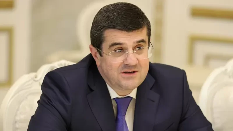 ԱՀ նախագահ Արայիկ Հարությունյանը հայտնել է նոր պետնախարարի անունը