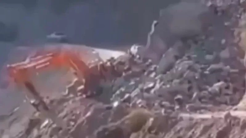 VIDEO: Rocks Fall on Azerbaijani Excavator in Occupied Karvachar, Driver Dies