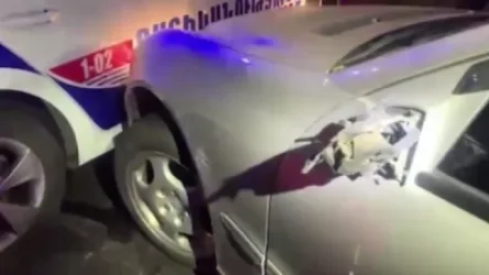 ՏԵՍԱՆՅՈՒԹ. Վարորդը չի ենթարկվել պարեկներին, փախել է, մեքենան բախվել է մայթին