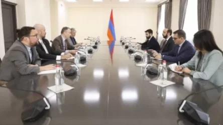 Արարատ Միրզոյանն ու Տոյվո Կլաարը հանդիպել են