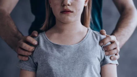 Հայրը 9-ամյա դստեր նկատմամբ սեքսուալ գործողություններ է կատարել. նա կալանավորվել է