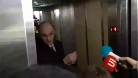 ՏԵՍԱՆՅՈՒԹ. Պետական դավաճանությանը վերաբերող հարցին ԱԱԾ փոխտնօրենը չցանկացավ վերելակում պատասխանել