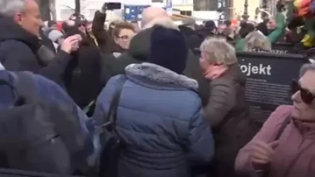 ՏԵՍԱՆՅՈՒԹ. Բեռլինում ՌԴ դեսպանատան դիմաց բախումներ են եղել ուկրաինացիների, ռուսների և գերմանացիների միջև