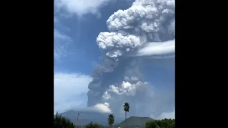 Սիցիլիայի արևելյան ափին գտնվող Էթնա հրաբուխը ժայթքել է. մոխիրը ծածկել է փողոցները