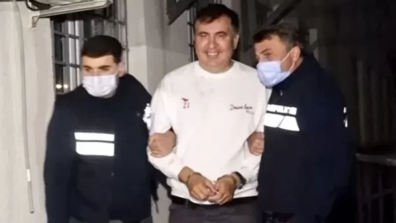 «Իշխանությունները ծրագրում են Սաակաշվիլիին վերացնել բանտային խռովության ժամանակ». փաստաբանը սկանդալային հայտարարություն է արել