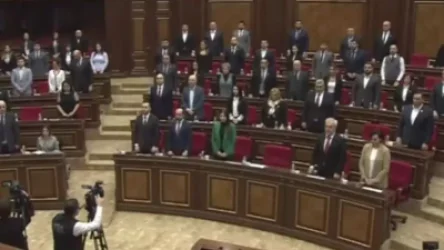 ՏԵՍԱՆՅՈՒԹ. ԱԺ–ն մեկ րոպե լռությամբ հարգեց Սումգայիթի ջարդերի զոհերի հիշատակը