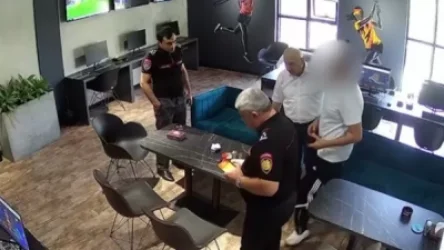 Աշտարակ քաղաքում 27-ամյա երիտասարդը կրակել և կոտրել է բուքմեյքերական գրասենյակի պատուհանները