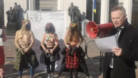 Video: Kyiv's Tariff Protest Turns into 'Nude' Flashmob, Arrests Made