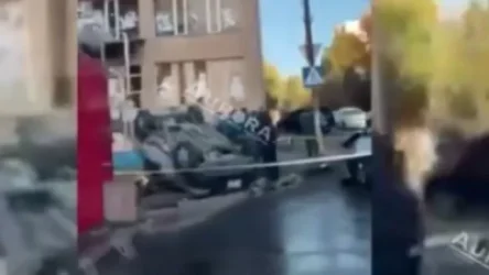 Խոշոր ավտովթար՝ Երևանում. բախվել են Honda Elysion-ն ու Honda CRV-ն, վերջինս գլխիվայր շրջվել է, կա վիրավոր