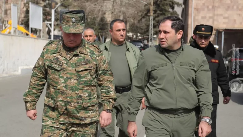 Զինծառայողների նոր համազգեստը տարբերվելու է որակապես և ազգային տարրերի ներդրմամբ. Պապիկյան