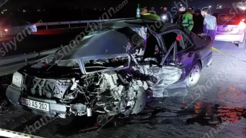 Խոշոր ավտովթար` Երևան -Երասխ ճանապարհին, հոսպիտալացվել են ընտանիքի 6 անդամները