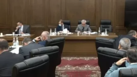 «Դադար վերցրեք, որպեսզի վստահ լինենք` կորոնավիրուսի հետ առնչություն չունեք». Անդրանիկ Քոչարյան` հազացող փոխոստիկանապետին