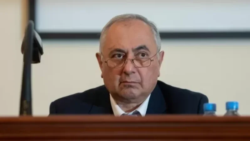 Արմեն Չարչյանի գործով հրավիրված հրատապ դատական նիստը հետաձգվեց