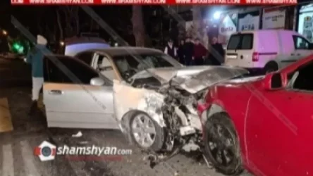 Բացառիկ տեսանյութ. ինչպես է տեղի ունեցել Nissan, Toyota Camry, Volkswagen ավտոմեքենաների բախում