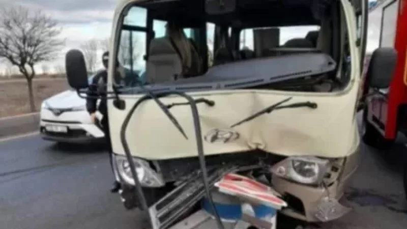 BMW-ի հետ բախումից հետո ավտոբուսի վարորդը կորցրել է տրանսպորտային միջոցի կառավարումը.մանրամասներ