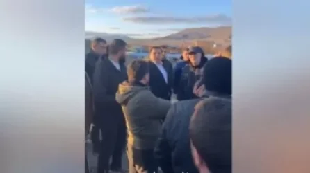 ՏԵՍԱՆՅՈՒԹ. Արցախի պետնախարարը բանակցում է ցուցարարների հետ