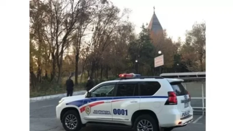 Նիկոլ Փաշինյանը Եռաբլուրում է. լրագրողներին թույլ չեն տալիս բարձրանալ զինվորական պանթեոն