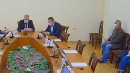 «Պարոն Հովհաննիսյանն օգնելու է մեզ շատ-շատ հարցերում». Քոչարյանը հանձնաժողովում ներկայացրեց Արծրուն Հովհաննիսյանին