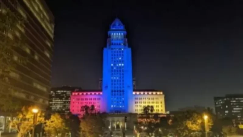 Լոս Անջելեսի քաղաքապետարանի շենքը լուսավորվել է հայկական եռագույնով