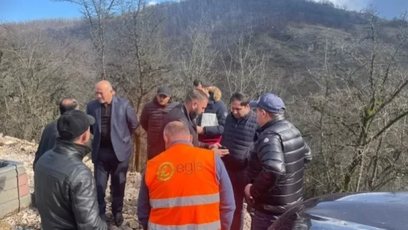 Սյունիքում Սուրեն Պապիկյանն ու մարզպետը չեն կարողացել հասնել Բարձրավան. խրվել-մնացել են նոր ճանապարհին. Hraparak. am