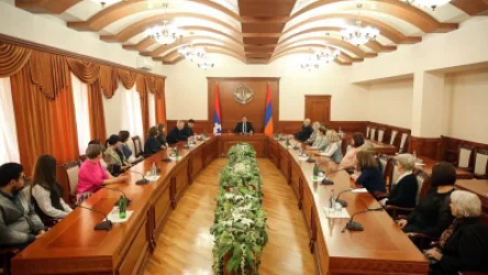 Արցախի պետնախարարը հանդիպել է ԼՂՀ Ռուսական համայնքի խորհրդի անդամների հետ