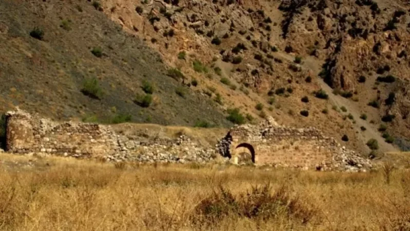 Թուրքիայում գանձ որոնողներն ավերել են հայկական Հոգվոց վանքը. այն ոչնչացման եզրին է