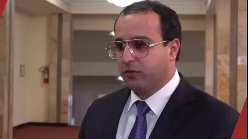 Հարց է առաջանում՝ որտեղի՞ց է Հայկ Սարգսյանը հասել «Զվարթնոց» օդանավակայան՝ ՌԴ-ի՞ց, տիեզերքի՞ց, թե՞ Քանաքեռից. «Ժողովուրդ»