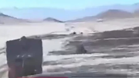 ՏԵՍԱՆՅՈՒԹ. Կադրեր, որոնք նկարահանել է թշնամին ոչնչացված ադրբեջանական երկու զրահամեքենաների (БТР-82А) կողքով անցնելիս