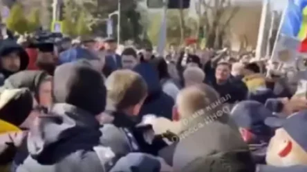 ՏԵՍԱՆՅՈՒԹ. Քիշնևում կրքերը չեն հանդարտվում. բախումներ են սկսվել ոստիկանության և ցուցարարների միջև