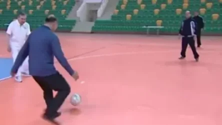 ՏԵՍԱՆՅՈՒԹ. Թուրքմենստանի նախագահը փոխվարչապետերի հետ մինի ֆուտբոլ է խաղացել