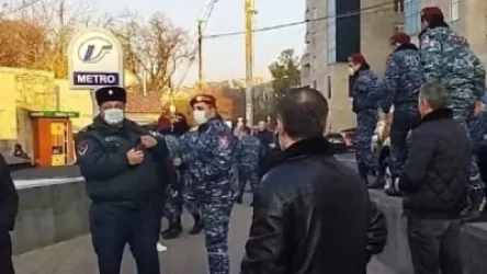 Մետրոյի կայարանի մոտից 2 քաղաքացի է բերման ենթարկվել . ոստիկանություն