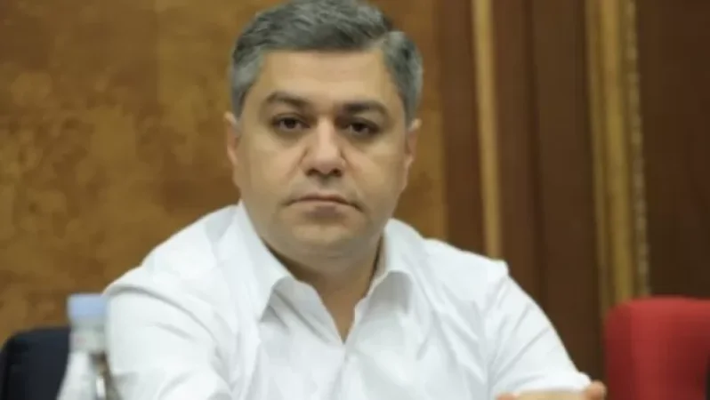 Չի կանգնում պատերազմը. Վանեցյանը` Փաշինյանի սխալների մասին