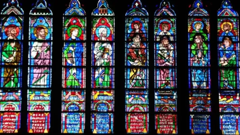 Փարիզում հետաքննություն է սկսվել Սուրբ Աստվածամոր տաճարի վիտրաժների վաճառքի հարցով