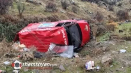 Բախվել են Ravon Nexia R3-ն ու Ford-ը. վերջինս մոտ 80 մետր գլորվելով՝ հայտնվել է ձորում. կան վիրավորներ