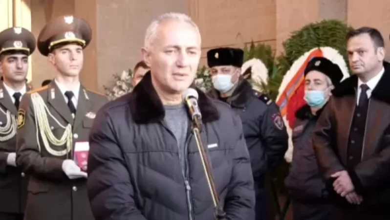 «20 հոգուց ոչ ոք կենդանի չմնաց... հրետանու պետի հետ կապը խզվել է, հուսանք ողջ է և մեր հարցերին կպատասխանի». զոհված հրետանավորի հայր