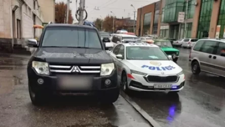 ՏԵՍԱՆՅՈՒԹ. «Միցուբիշի»-ի վարորդը արձանագրություն չկազմելու համար պարեկների գրպանում փող է դրել